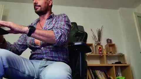 Snapshot of aaronbomer chatting on May 20, 6:58 pm Aaron online show from May 20, 6:58 pm