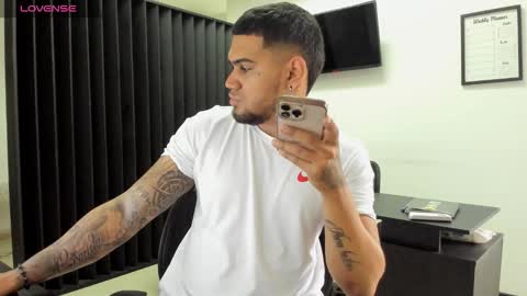 ig aaron hunter123 online show from March 3, 2:23 pm