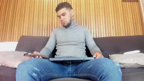 ig aaron hunter123 online show from March 23, 2:10 pm