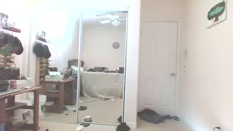 Snapshot of aaronprezent chatting on December 4, 6:55 am aaronprezent online show from December 4, 6:55 am