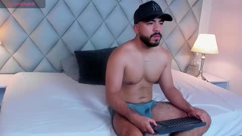 Aaron Vegaa online show from January 15, 4:44 pm