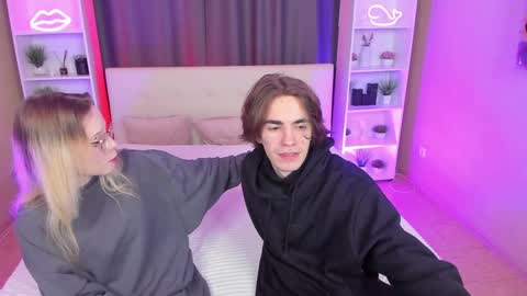 Snapshot of aataraxx chatting on December 22, 8:27 am Fiona and Harry online show from December 22, 8:27 am