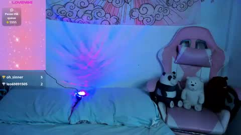 Snapshot of abbie_senjen chatting on May 18, 10:21 am April online show from May 18, 10:21 am