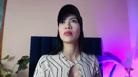 Snapshot of abbiejoness_ chatting on June 20, 11:57 am Abbie Joness online show from June 20, 11:57 am