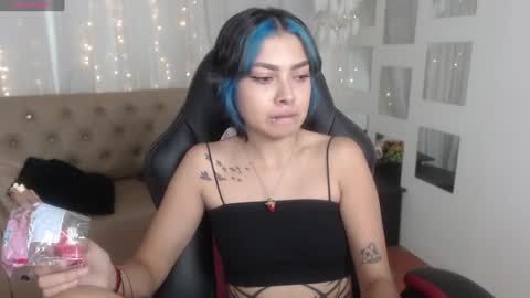 Snapshot of abbiross chatting on December 2, 7:38 pm Abbi online show from December 2, 7:38 pm