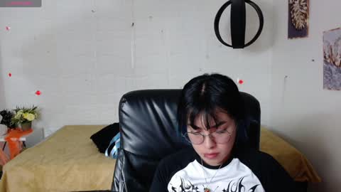 Snapshot of abbiross chatting on December 19, 1:40 pm Abbi online show from December 19, 1:40 pm