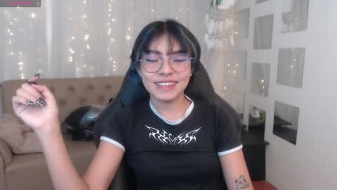 Snapshot of abbiross chatting on December 29, 7:00 pm Abbi online show from December 29, 7:00 pm