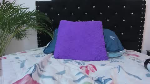 Snapshot of abby_jones2 chatting on May 8, 12:27 am abby jones online show from May 8, 12:27 am