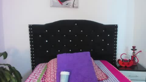 Snapshot of abby_jones2 chatting on July 18, 3:22 am abby jones online show from July 18, 3:22 am