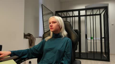 ABBY LAKER online show from September 27, 5:45 am