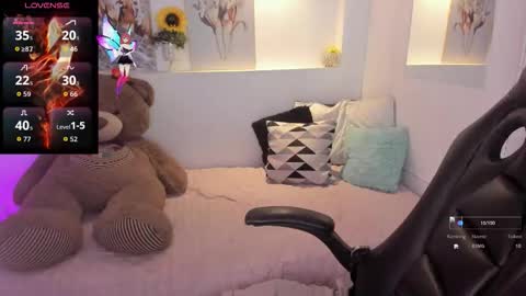 Abby  online show from November 14, 6:50 pm