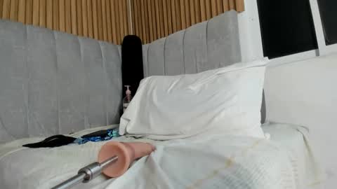 abby_swett1 online show from February 15, 6:37 pm