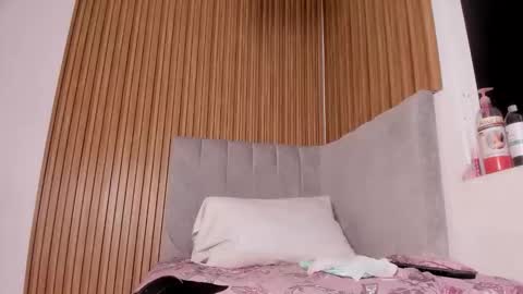 abby_swett1 online show from February 18, 1:29 pm