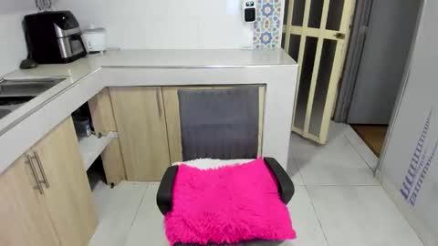 sara online show from April 26, 3:48 am