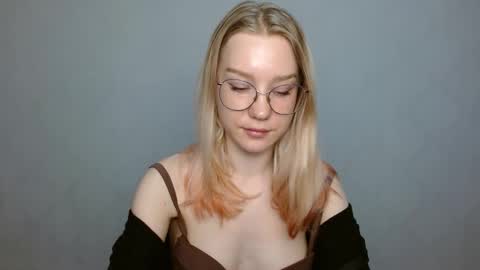 Snapshot of abbymoore__ chatting on January 25, 11:44 am Abby Lovense is active online show from January 25, 11:44 am
