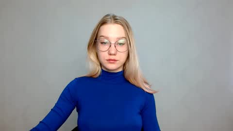 Snapshot of abbymoore__ chatting on February 19, 7:17 am Abby Lovense is active online show from February 19, 7:17 am