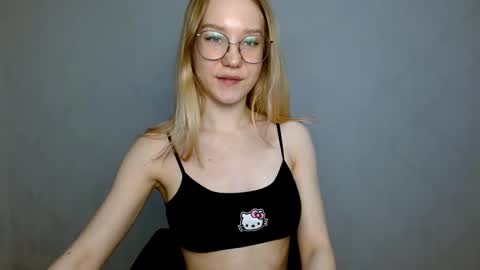 Snapshot of abbymoore__ chatting on March 1, 11:17 am Abby Lovense is active online show from March 1, 11:17 am