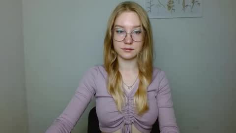 Snapshot of abbymoore__ chatting on October 9, 8:45 am Abby Lovense is active online show from October 9, 8:45 am