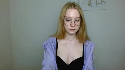 Snapshot of abbymoore__ chatting on November 1, 10:39 am Abby Lovense is active online show from November 1, 10:39 am
