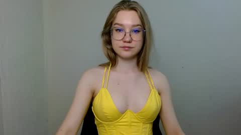 Snapshot of abbymoore__ chatting on June 12, 10:25 am Abby Lovense is active online show from June 12, 10:25 am