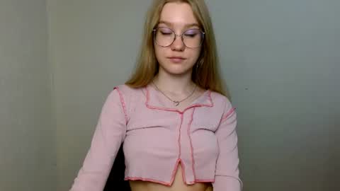 Snapshot of abbymoore__ chatting on June 19, 2:43 pm Abby Lovense is active online show from June 19, 2:43 pm