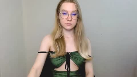 Snapshot of abbymoore__ chatting on June 24, 10:14 am Abby Lovense is active online show from June 24, 10:14 am