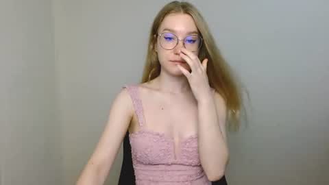 Snapshot of abbymoore__ chatting on July 3, 9:59 am Abby Lovense is active online show from July 3, 9:59 am