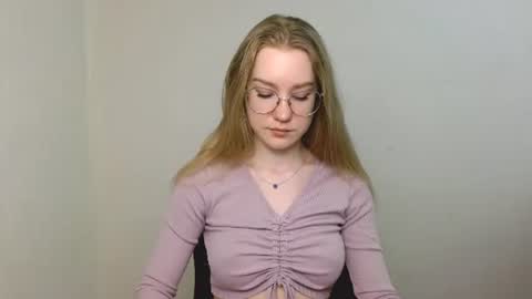 Snapshot of abbymoore__ chatting on July 9, 10:52 am Abby Lovense is active online show from July 9, 10:52 am