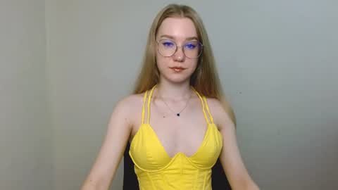Snapshot of abbymoore__ chatting on July 18, 10:30 am Abby Lovense is active online show from July 18, 10:30 am