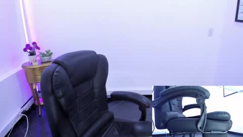 Snapshot of abbystones chatting on January 28, 1:05 pm Abby Stones online show from January 28, 1:05 pm