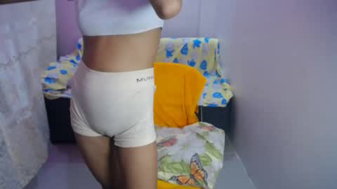 abbywinter18 online show from September 30, 10:20 am