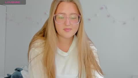 Snapshot of abbywyte chatting on September 20, 1:45 pm Abby Stream at Sat Sun Mon Fri online show from September 20, 1:45 pm