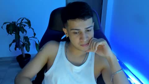 Independence model AbelAsburgo online show from November 7, 2:22 am