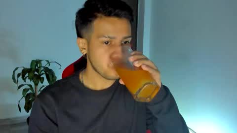 Independence model AbelAsburgo online show from December 16, 1:21 am