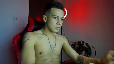 Independence model AbelAsburgo online show from April 9, 2:55 am