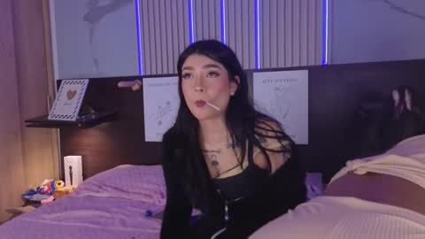 abella_as_ online show from December 4, 7:17 am