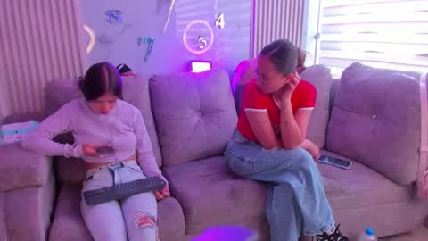 abella_as_ online show from March 26, 2:11 pm