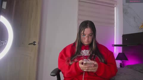 abella_as_ online show from April 4, 2:03 pm