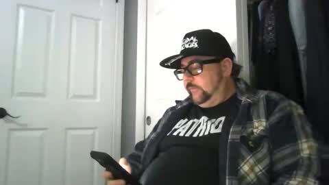 Snapshot of abennett76 chatting on May 17, 11:34 pm AJ online show from May 17, 11:34 pm