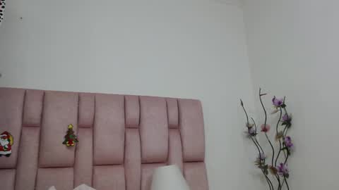 abie  max online show from December 5, 8:00 pm