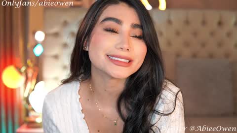 abie_owen online show from December 14, 11:12 pm