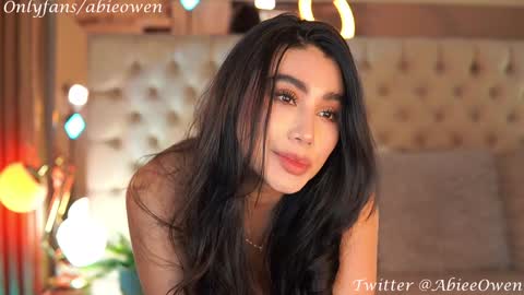 abie_owen online show from December 15, 2:19 am