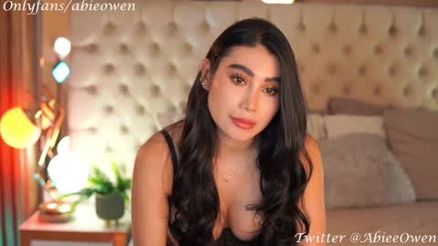 abie_owen online show from December 19, 3:18 am