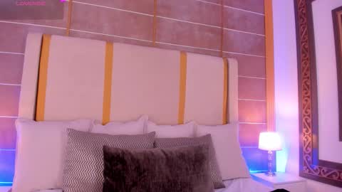    online show from October 3, 11:24 pm