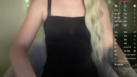 Snapshot of abigailsage chatting on November 28, 11:40 pm AbigailSage online show from November 28, 11:40 pm