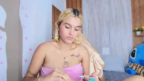 Snapshot of abigailsandoval chatting on May 12, 2:03 pm abi online show from May 12, 2:03 pm