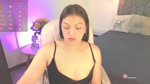 Abigail online show from April 6, 8:10 pm