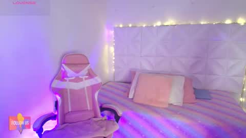 Abril  online show from March 4, 5:30 pm