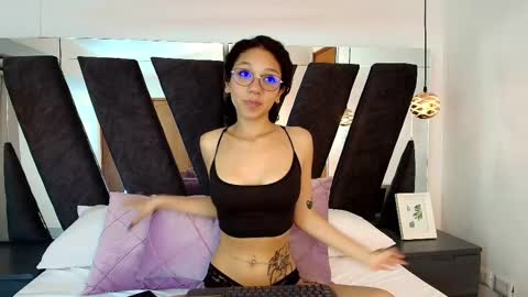 Snapshot of abril_lee__ chatting on February 1, 1:55 am Abril online show from February 1, 1:55 am