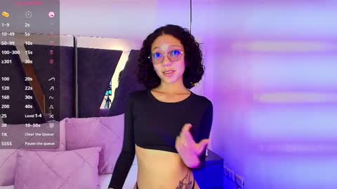 Snapshot of abril_lee__ chatting on February 17, 7:53 pm Abril online show from February 17, 7:53 pm